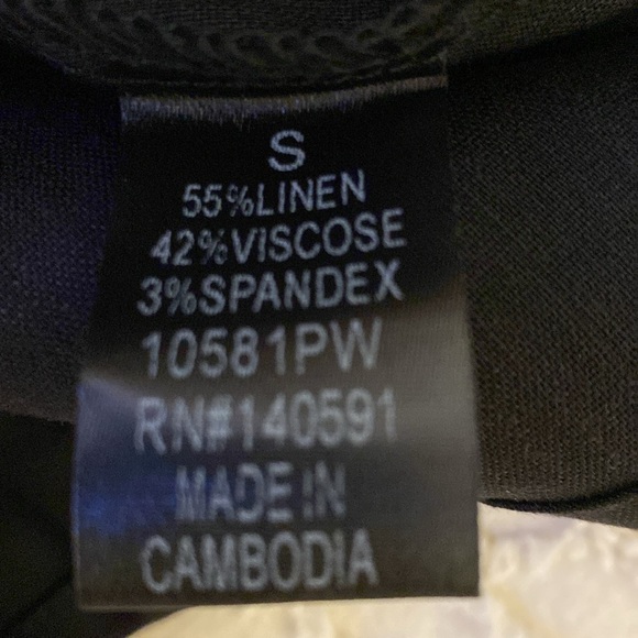 Brand new shorts very stylish with cuff.  High waisted. Midnight black - Picture 7 of 7